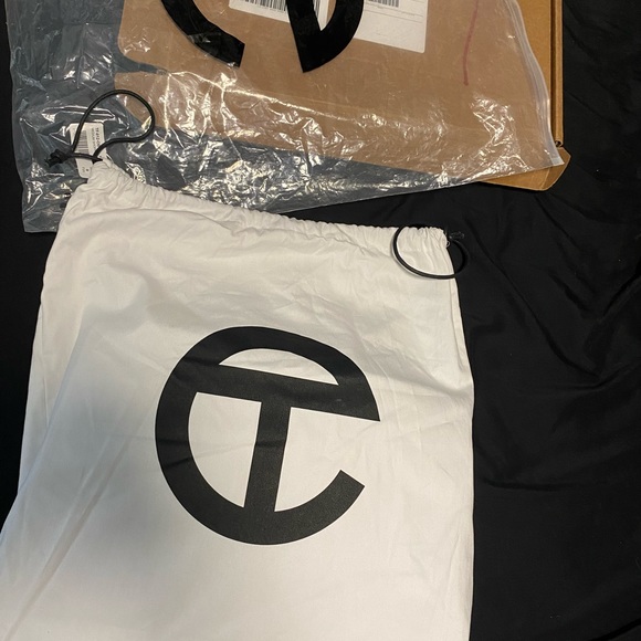 Telfar Medium Shopping Bag -
Color Oxblood - Picture 8 of 10